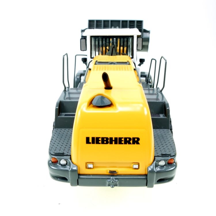 Liebherr L586 2plus2