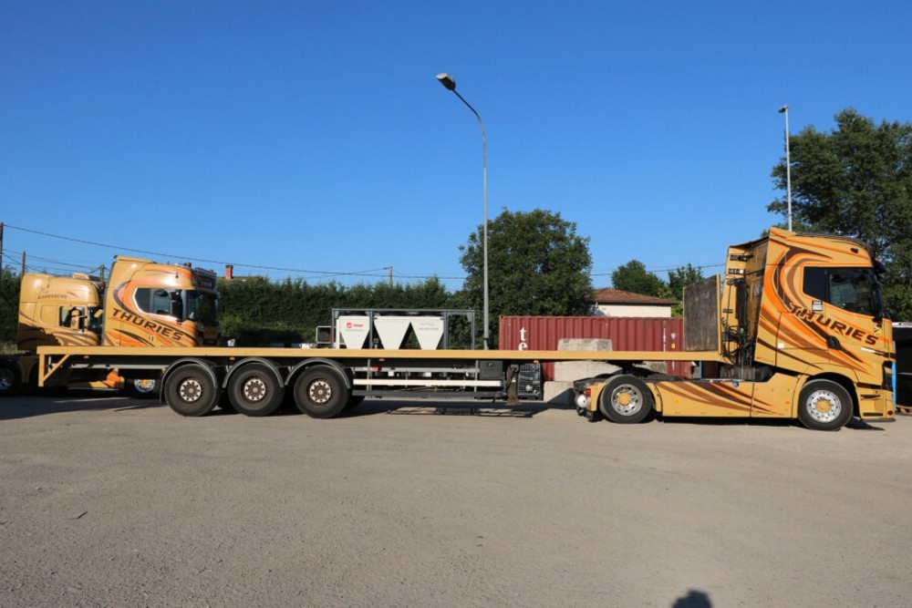 Renault Trucks T High Flatbed Trailer   Thuries