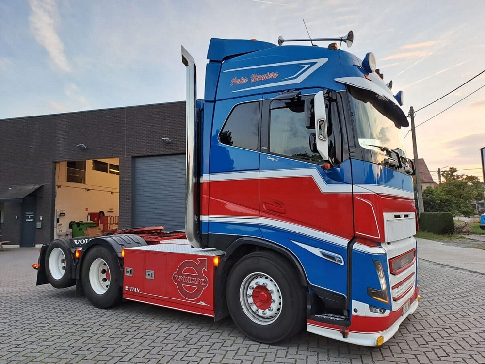 Volvo FH5 Globetrotter Semi Lowloder  PWT