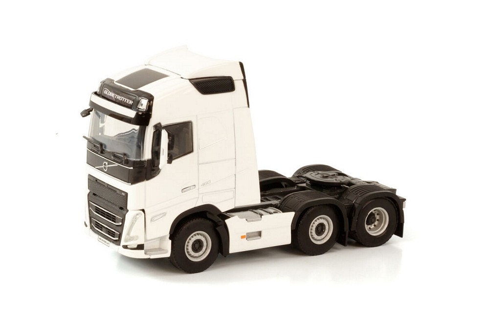 Volvo FH5 Globetrotter  Twin Steer  White Line